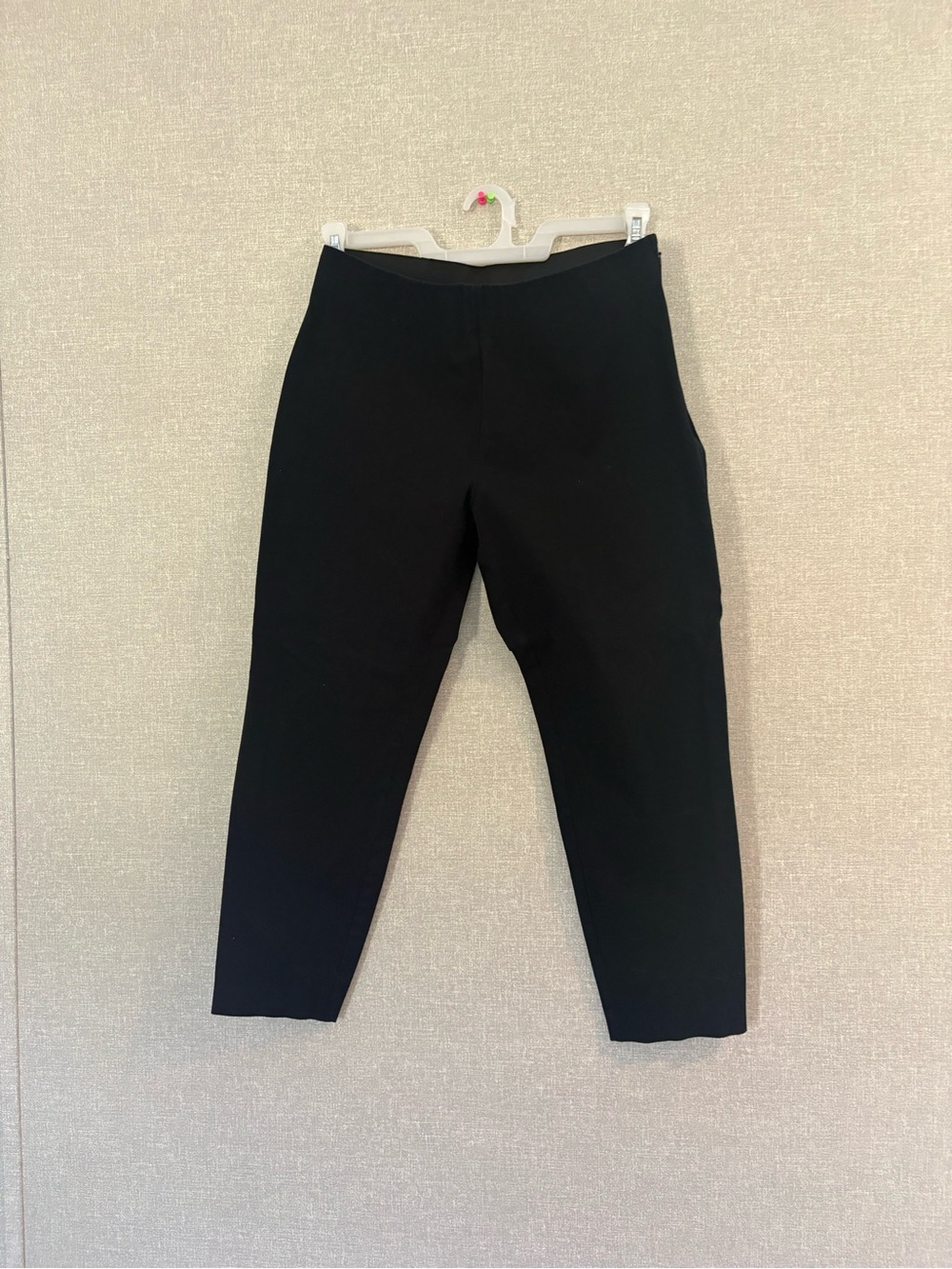 A New Day women’s black ankle pants in size 12. Sleek,